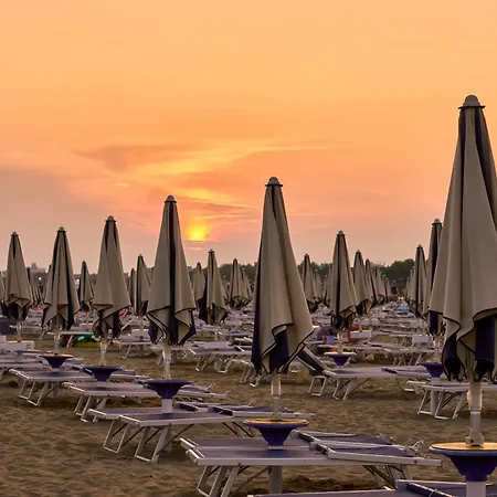 Lovely Flat With Garden And Pool - Beahost Apartment Bibione